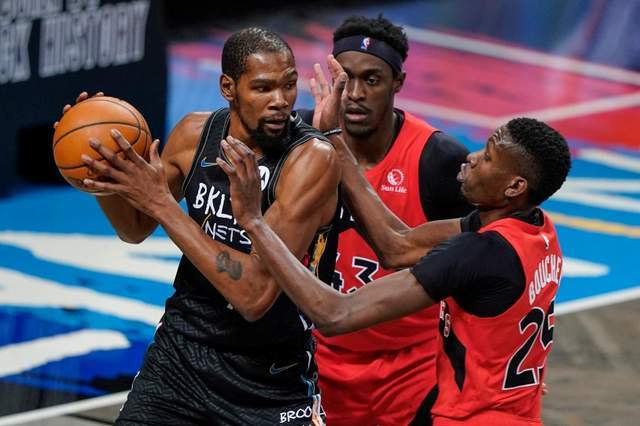  坎宁汉两双活塞主场爆冷击败湖人