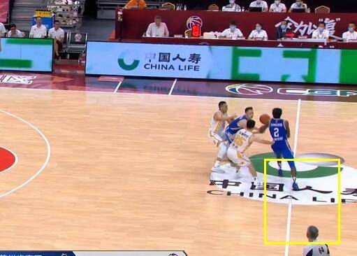  斯图加特主场遭遇争议判罚，顽强拼搏最终扳平比分